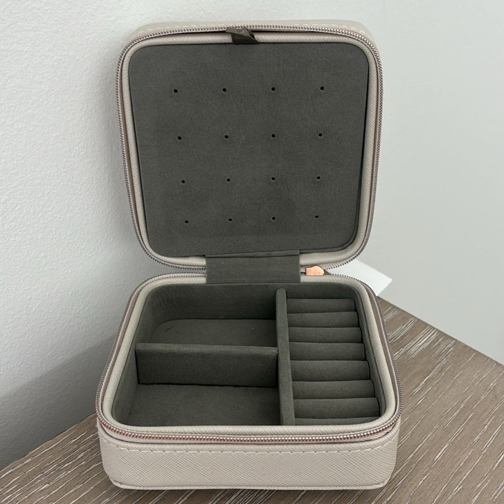 Small Travel Jewelry Case-Initial A - Picture 3 of 7